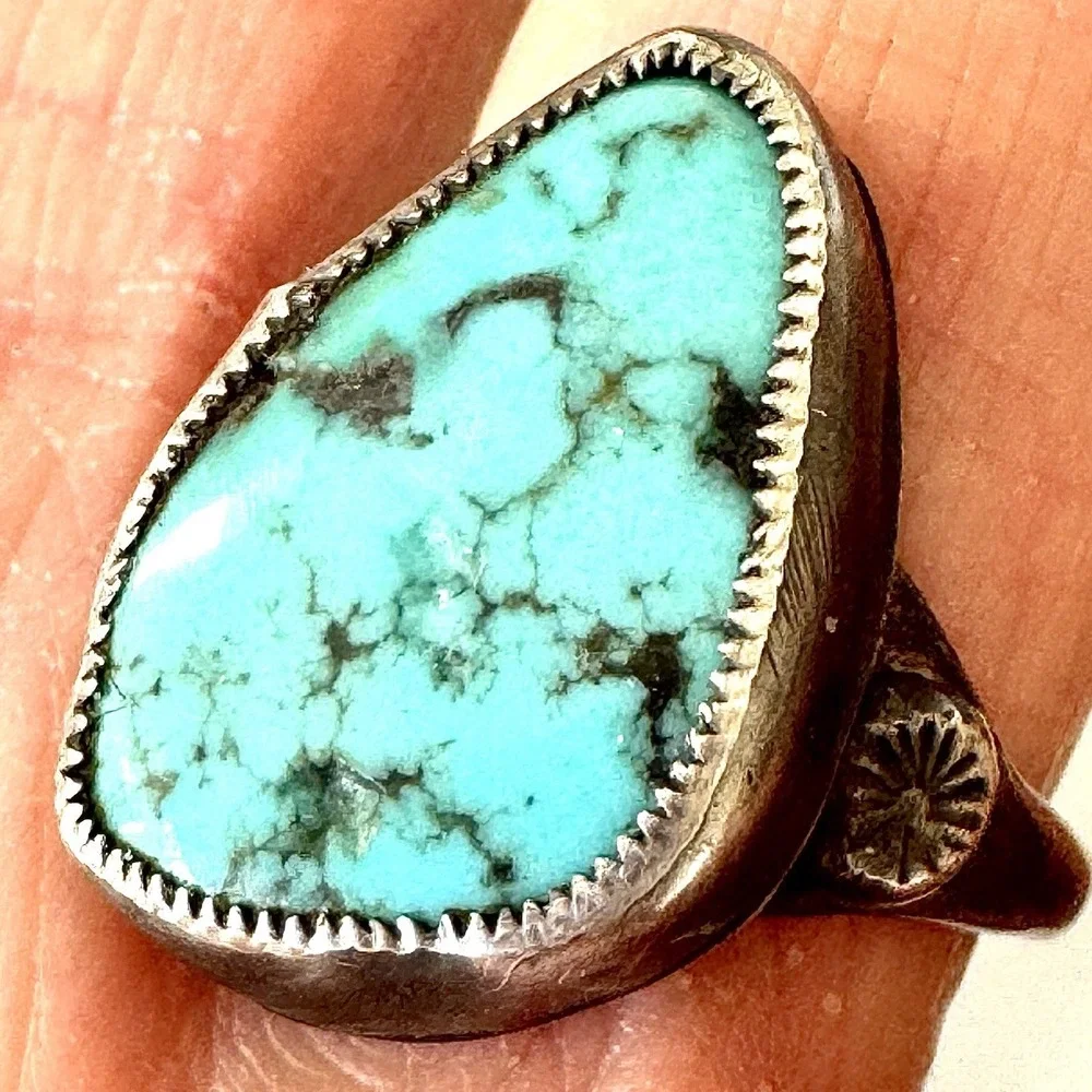 VTG Navajo Turquoise Ring Sz 7  Sterling VTG Flowers 60 70s Sawtooth Bezel Old‎